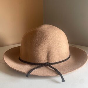 Classic Tan Fedora Hat with Black Leather Band 90% Wool